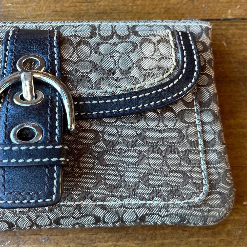 Coach Wristlet Front Buckle Pocket - Picture 5 of 13